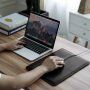 Dux Ducis Plic din piele PU cu suport integrat pentru MacBook 13" / Air 13" / Pro 13" - negru