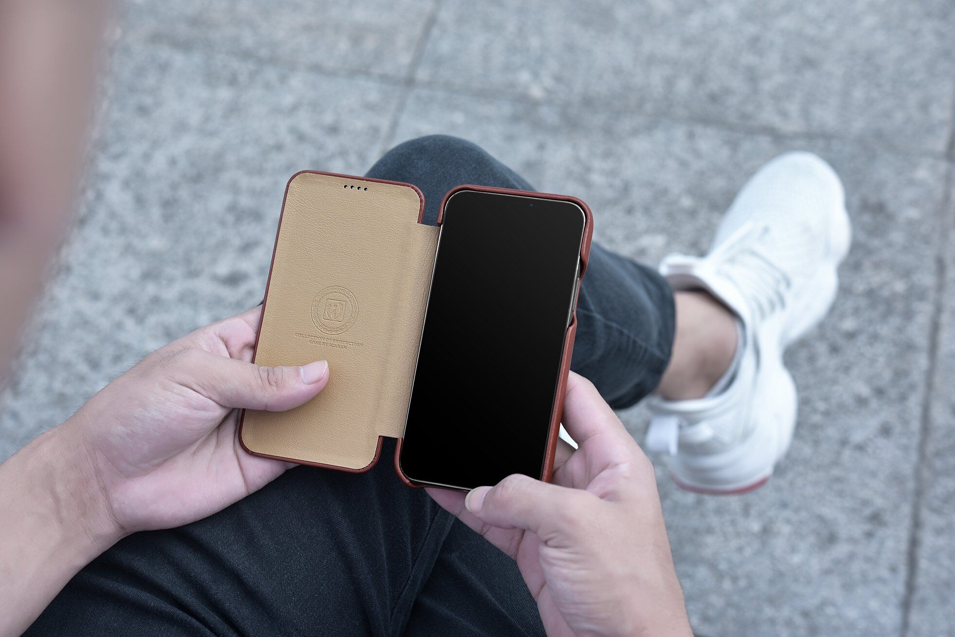 Icarer husă flip din piele pentru iPhone 11 - maro cacao