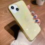 Husă transparentă cu inimi schimbătoare pentru iPhone 13 mini - galben