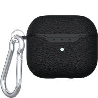 Husă cu textură de piele și carabină pentru AirPods 4 / 5 - negru