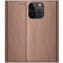 Carcasă flip cu modelul fibrei de carbon pentru iPhone 13 Pro - maro