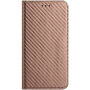 Carcasă flip cu modelul fibrei de carbon pentru iPhone 14 Pro - maro