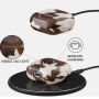 Husă Burga cu model și carabină pentru AirPods 4 / 5 - Celestial