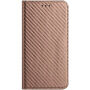 Husă tip carte cu model din fibră de carbon pentru iPhone 15 Pro - maro