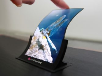 Apple lansează un iPhone cu ecran pliabil în 2020
