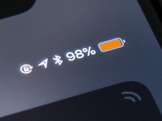 Cum schimbi culoarea indicatorului de baterie la iPhone