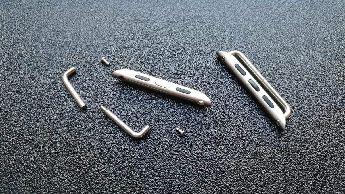 Cum schimbăm cureaua și catarama la Apple Watch?