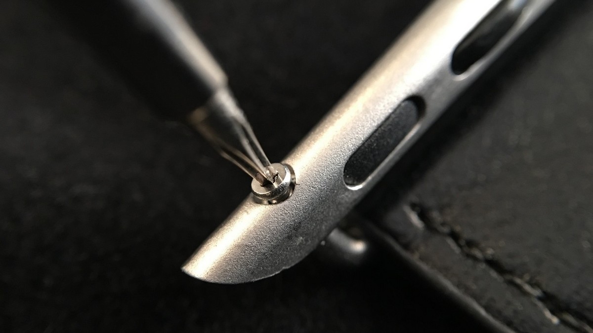 Cum schimbăm cureaua și catarama la Apple Watch?