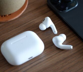 Unul dintre AirPods-urile tale nu se încarcă? Aceștia sunt pașii care vor rezolva adesea problema în doar câteva minute!